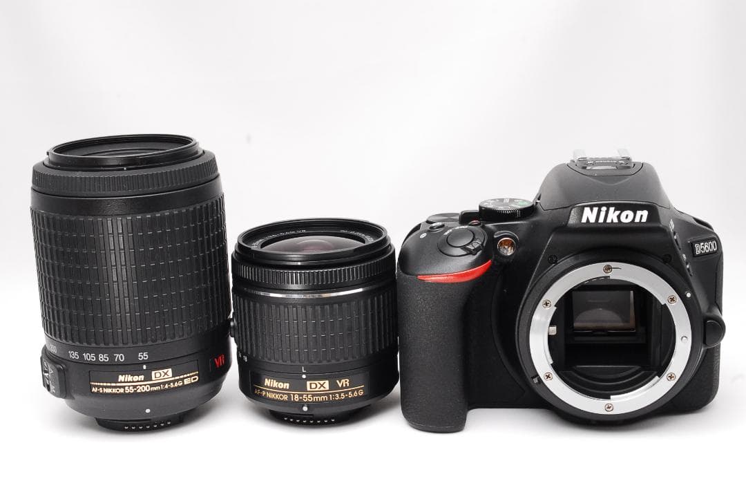 momo ❤美品❤Nikon D5600❤ダブルズームキット❤一眼レフ