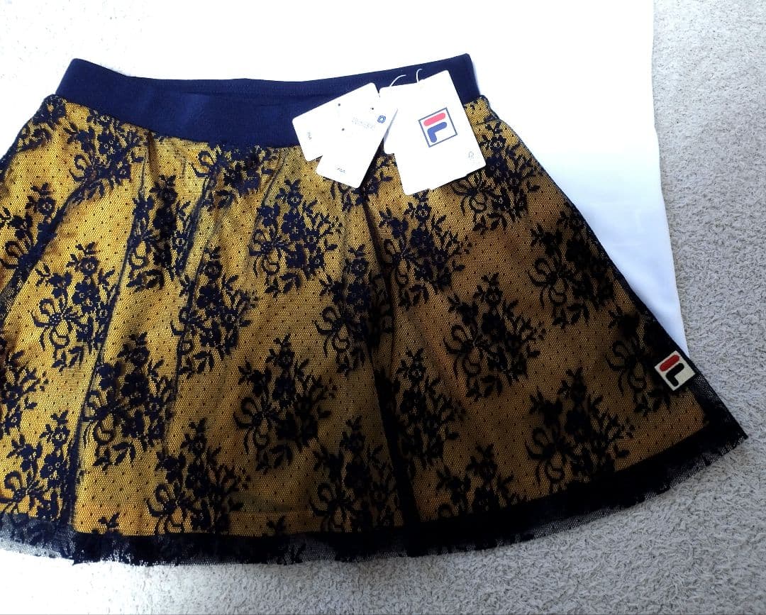 大人可愛い♪M　新品　FILAフィラ テニス・バドミントン　秋　スコート レース