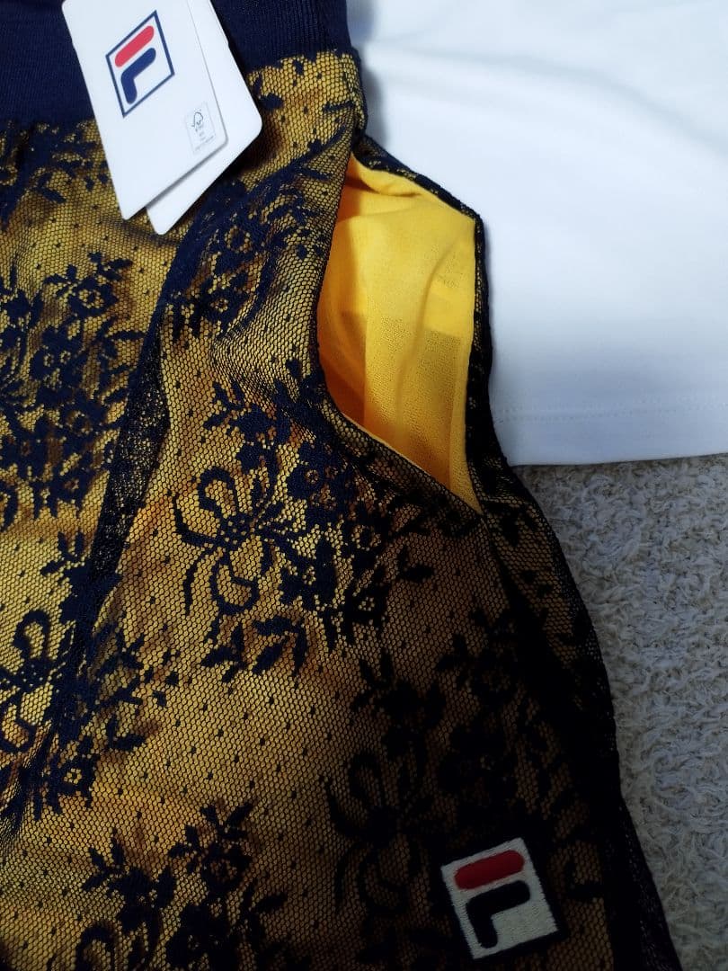 大人可愛い♪M　新品　FILAフィラ テニス・バドミントン　秋　スコート レース