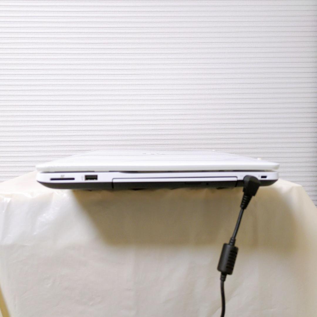 値下げ ノートパソコン 富士通 白 Windows11 i7 SSD１TB