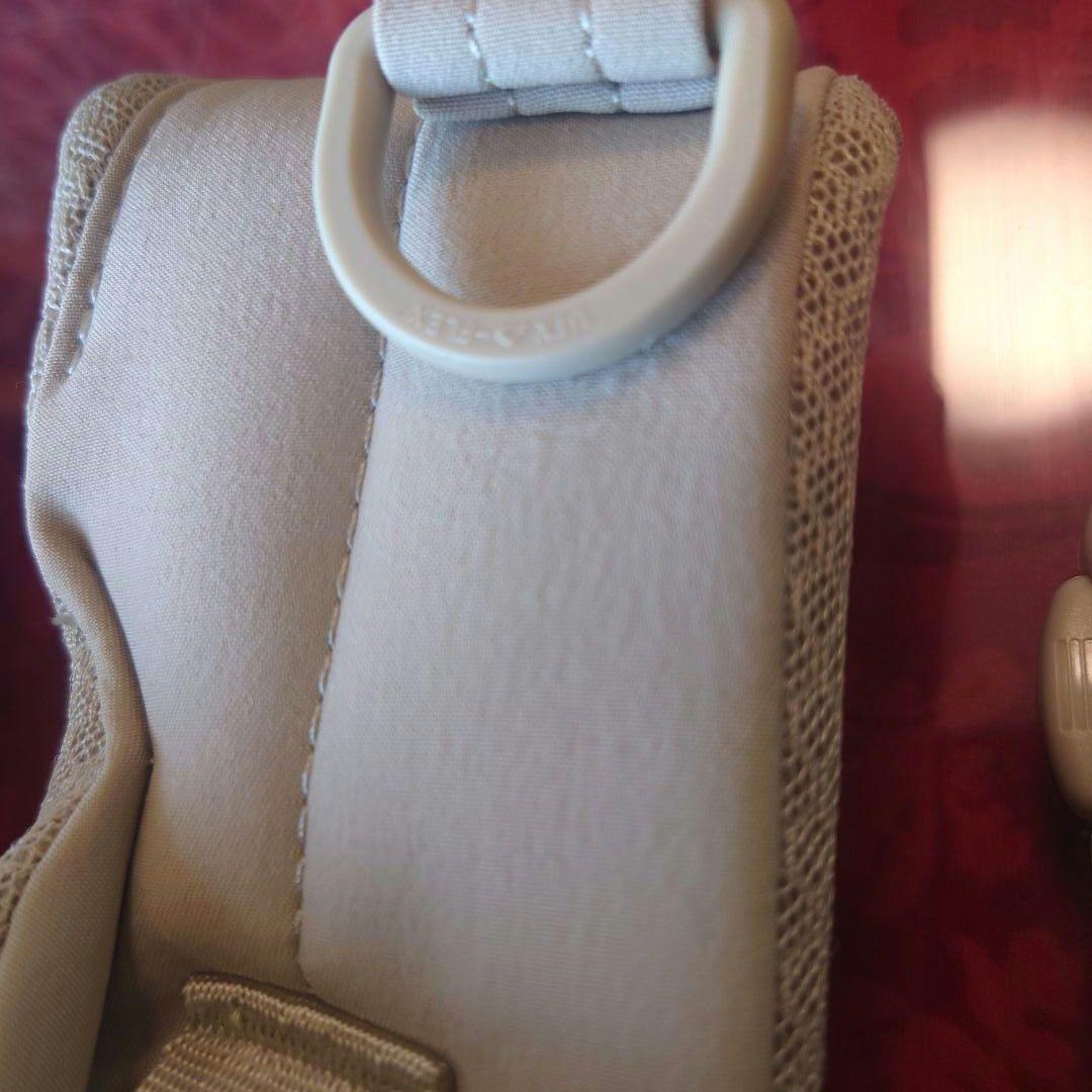 【美品】AIRBUGGY エアバギーベビーキャリア 抱っこ紐　サンドアッシュ