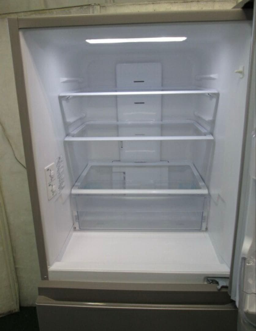 HITACHI 冷蔵庫　265L 配送の場合はプラス8600円になります。