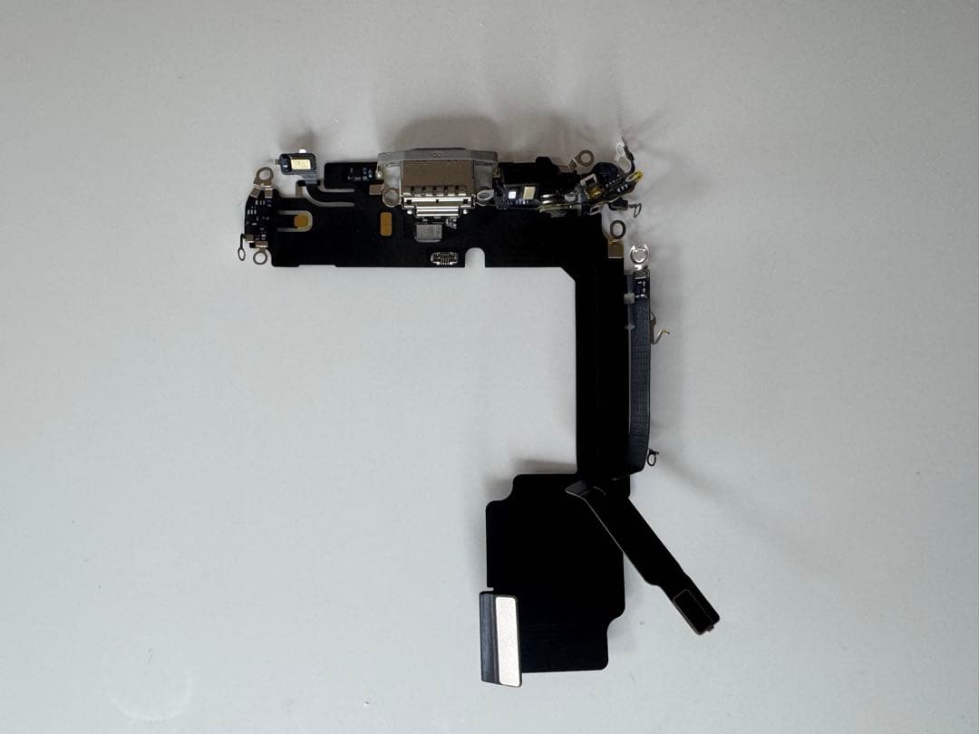 iPhone 15 Pro シルバー 本体と部品