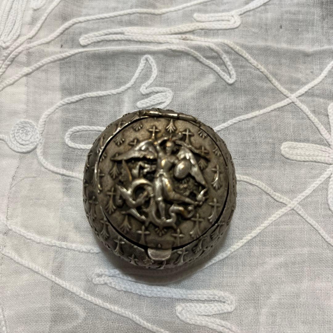 フランスアンティーク　天使　モンサンミッシェルの小箱　ピルケース