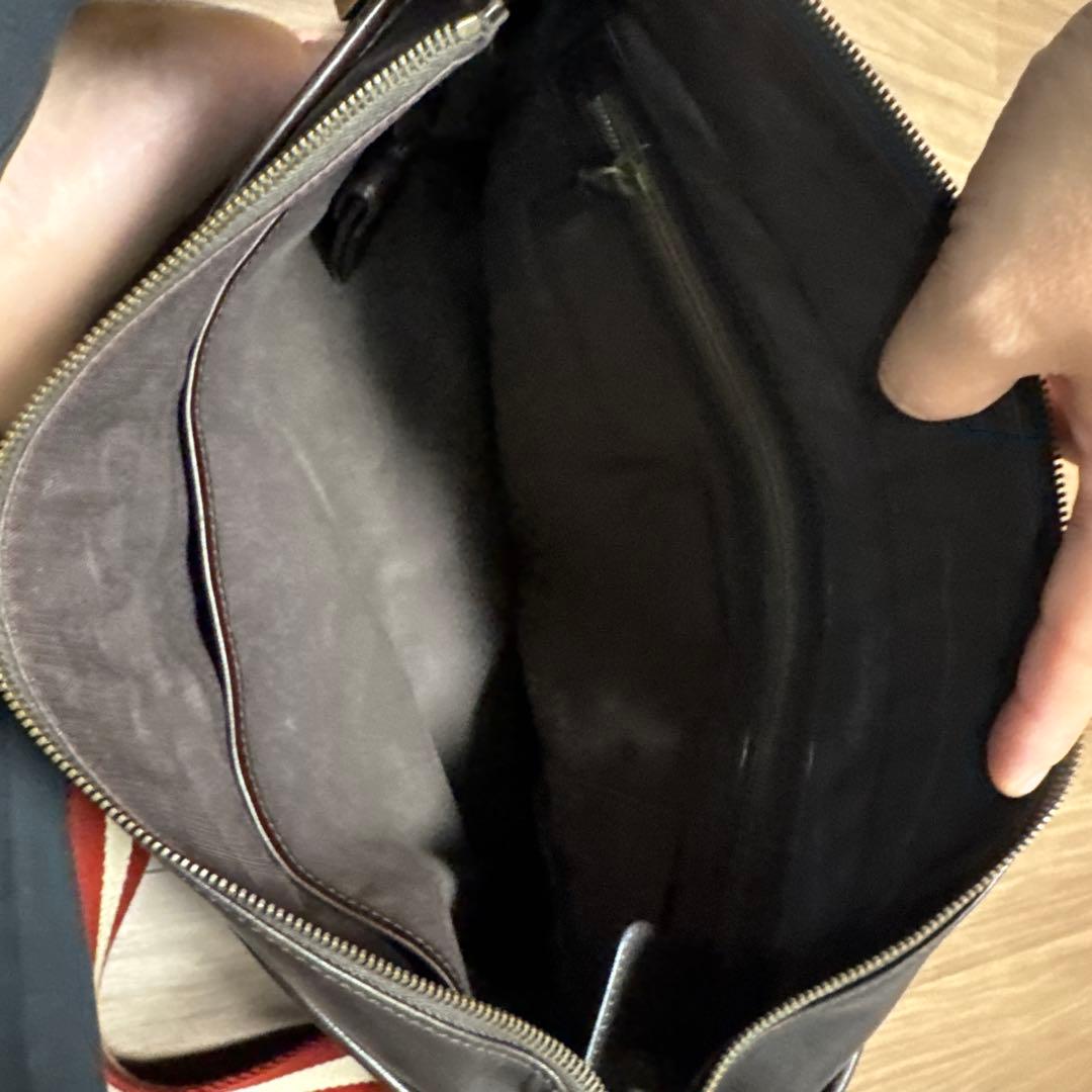 BALLY ダークブラウン ショルダーバッグ【パンチング】