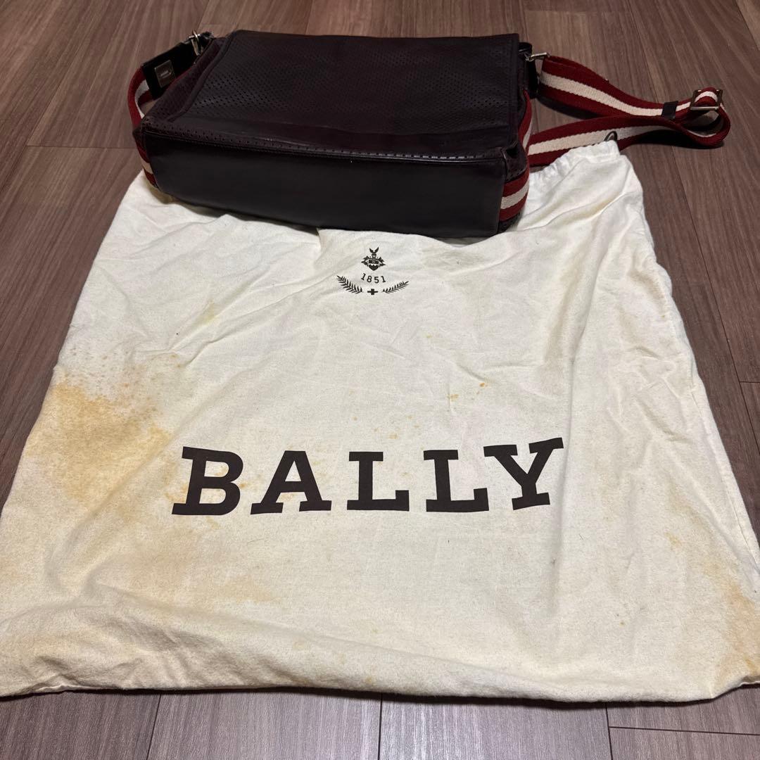 BALLY ダークブラウン ショルダーバッグ【パンチング】