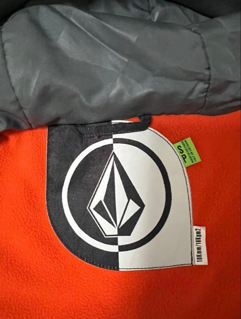 美品 VOLCOM スノーボードウェア