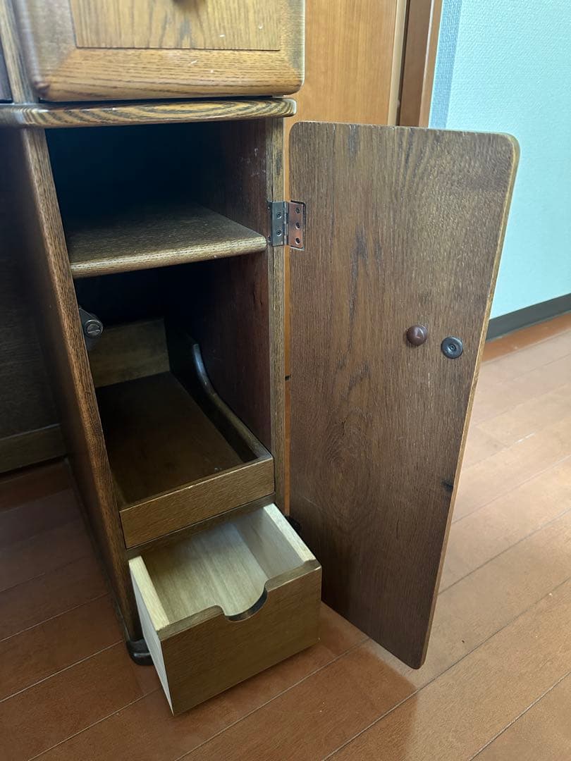 ブラウン木製ドレッサー・鏡台