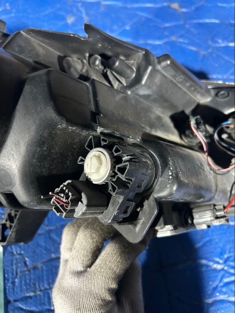 日産　デイズ　B21W ヘッドライトHID 助手席側