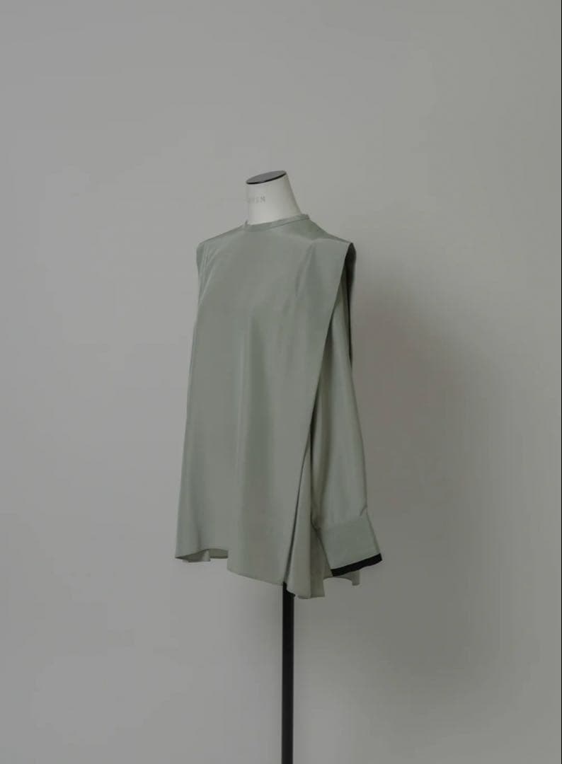 LOHEN ローヘン　ブラウスSHOULDER TACK BLOUSE
