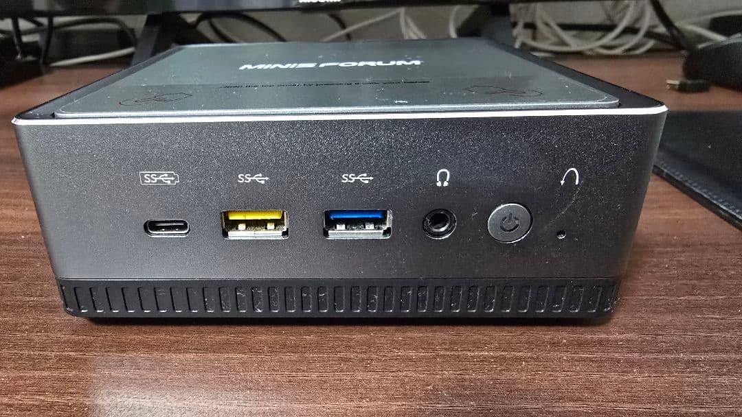 MINISFORUM UM700 中古　ミニパソコン win11アップデート済