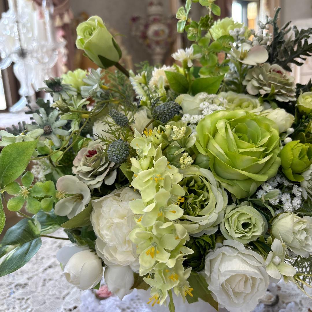 薄黄緑のフラワーアレンジメント 造花