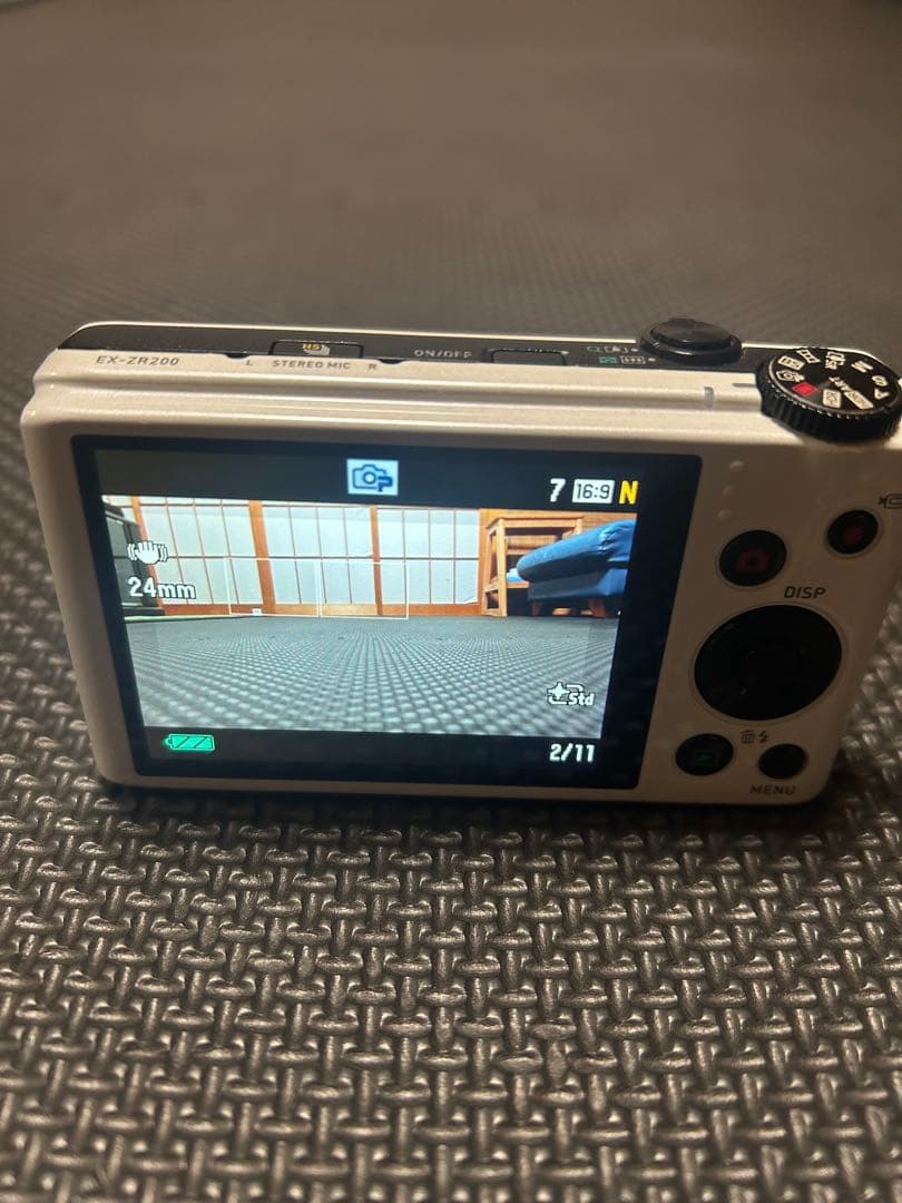 CASIO EXILIM ホワイト 12.5倍ズーム