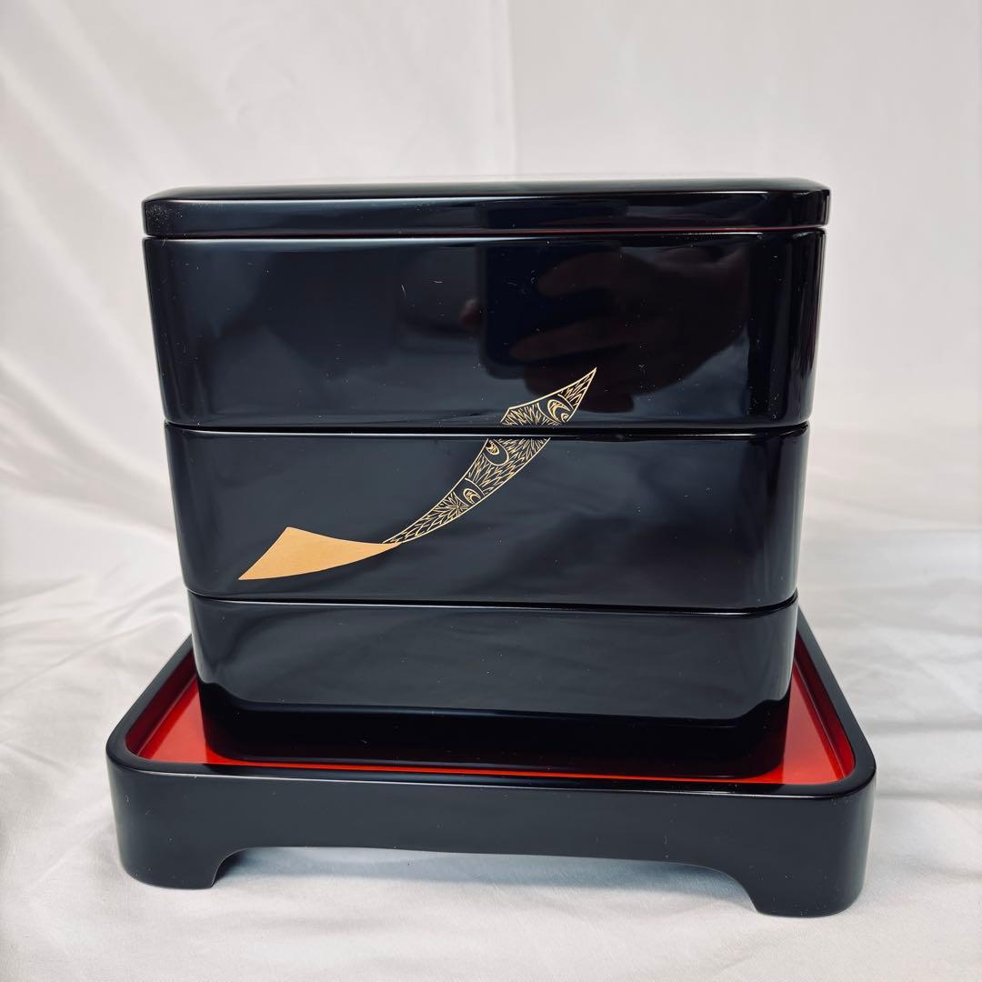 美品 輪島塗 三段重箱 台付き 黒 熨斗 共箱あり 雛祭り お祝い お節 御膳