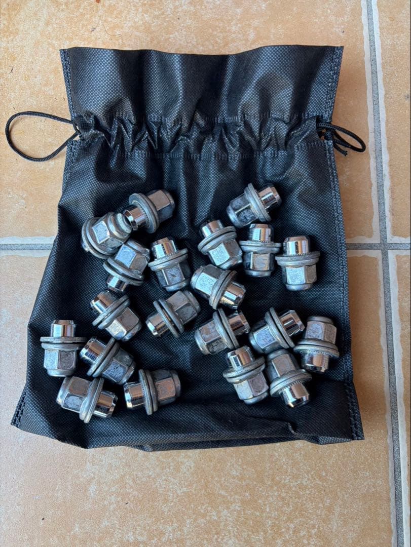 【TOM'S TM-05 19インチ 4本セット】※着払い