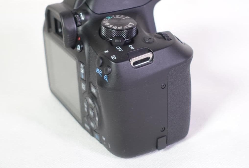 Canon EOS KISS X80 デジタル一眼レフカメラ ジャンク品