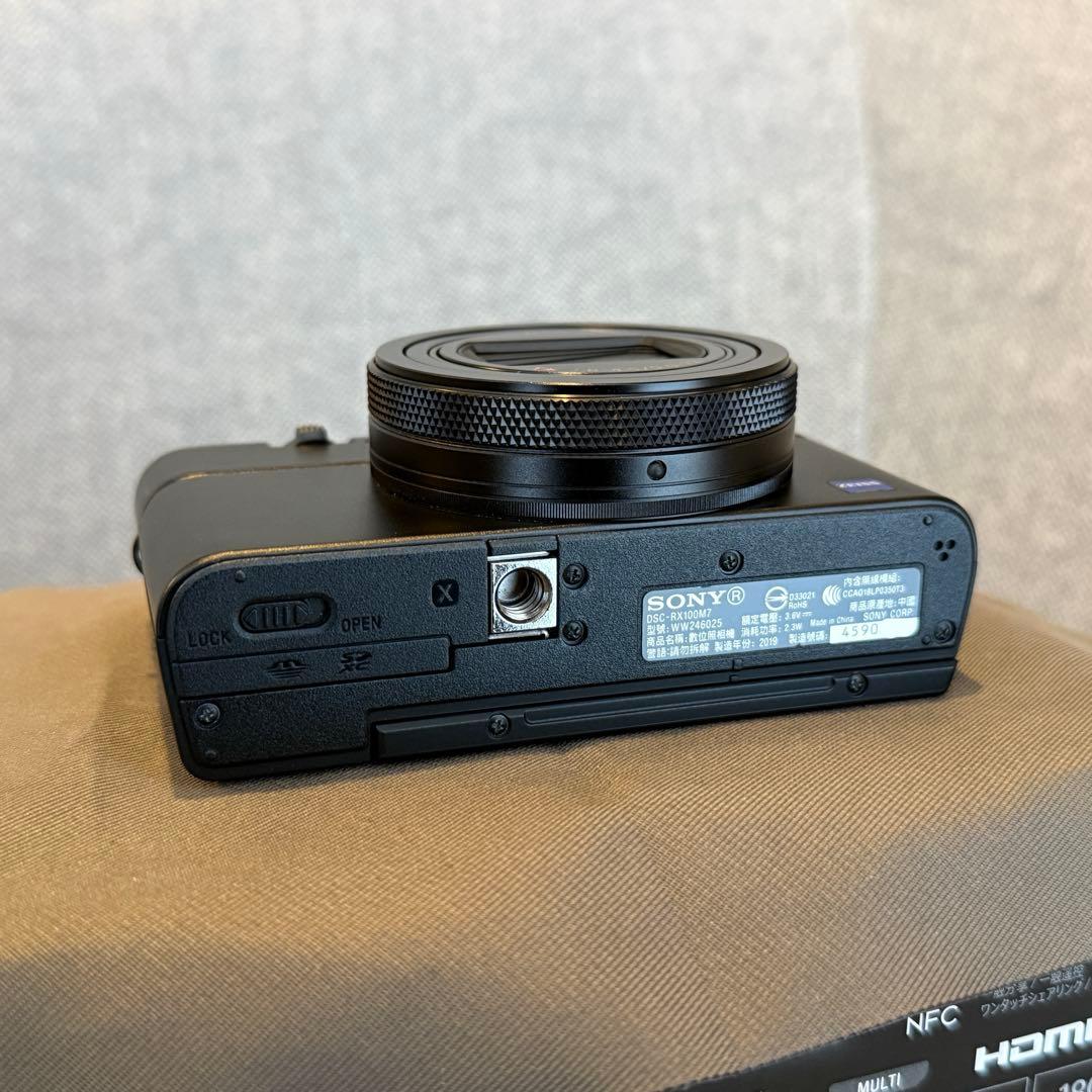 【希少・美品】SONY DSC-RX100M7 (RX100VII)海外版
