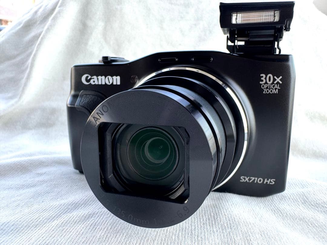 Canon PowerShot SX710 HS 本体と付属品