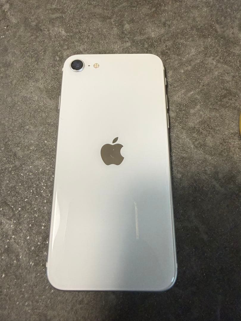 Apple iPhone se ホワイト 本体