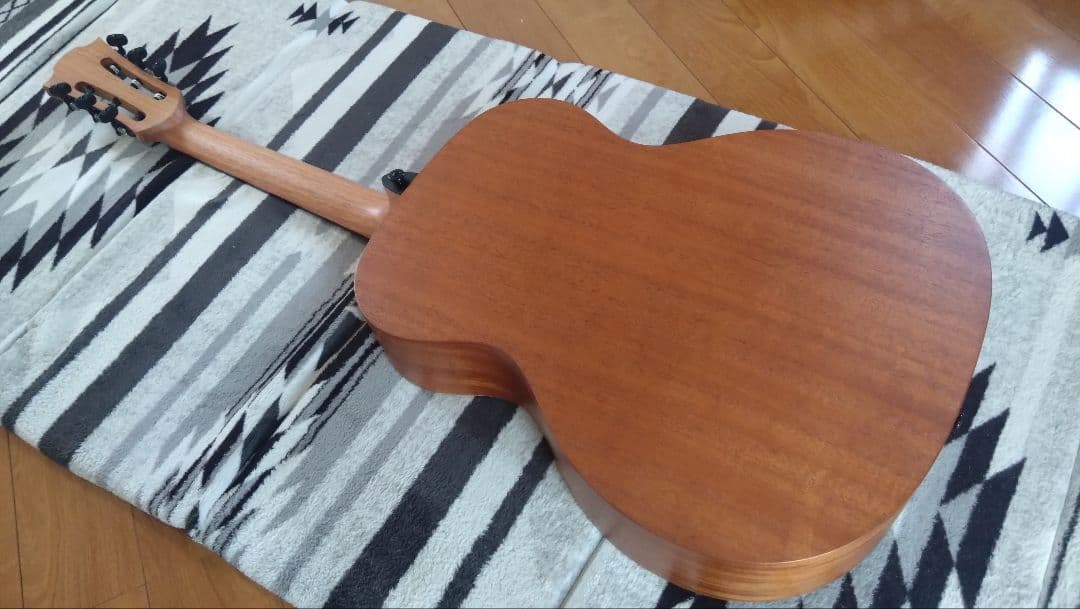 LAG Guitars TN70A　ナイロン弦仕様　ほぼ未使用です
