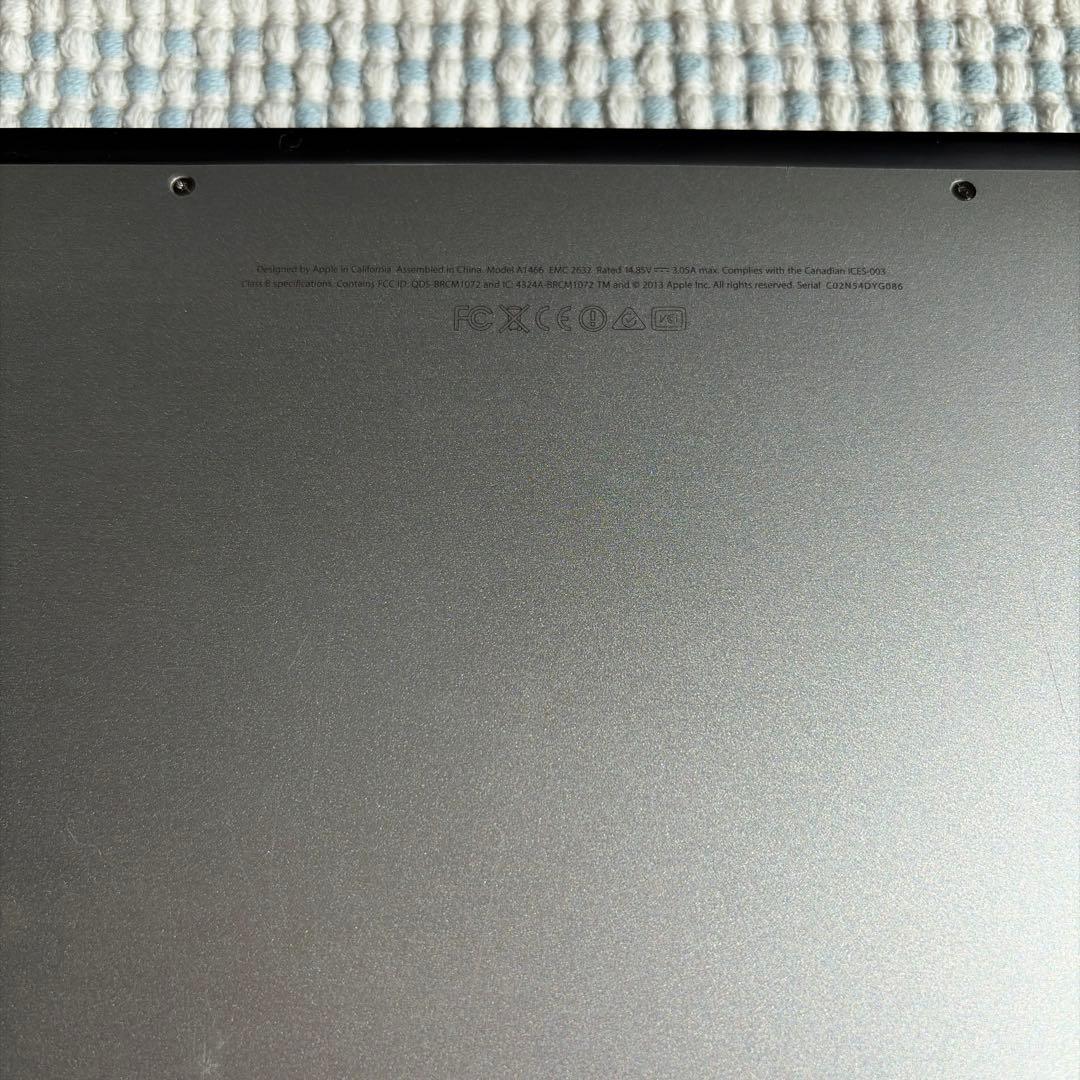Apple MacBook Air (13-inch，Early 2014)