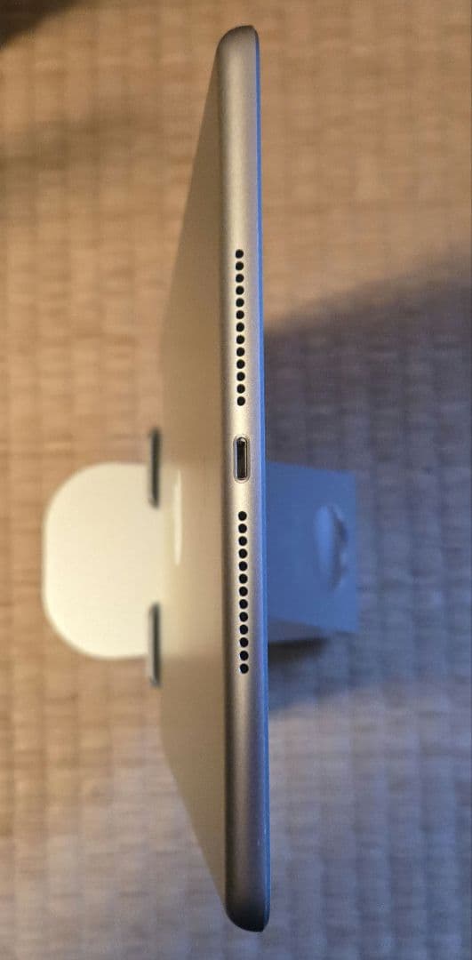 Apple iPad 第5世代 32GB Wi-Fiモデル シルバー 本体のみ