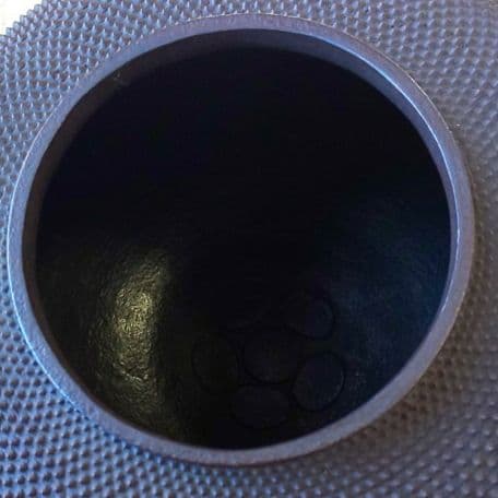 A 119         茶道      炉用 ・丸形総霰釜  ( 庄造造 )