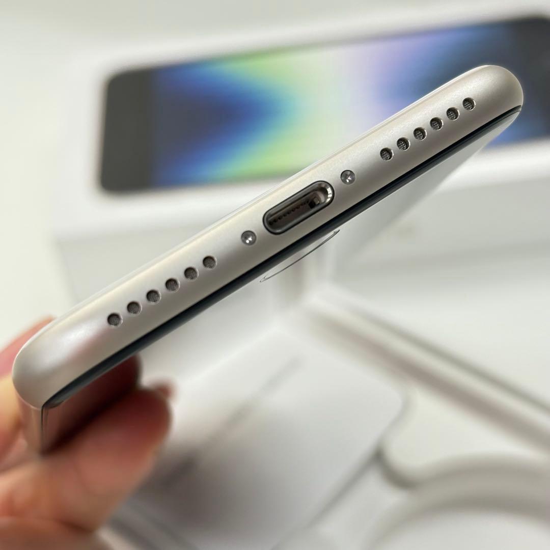 美品 iPhone SE（第3世代）スターライト256GB SIMフリー