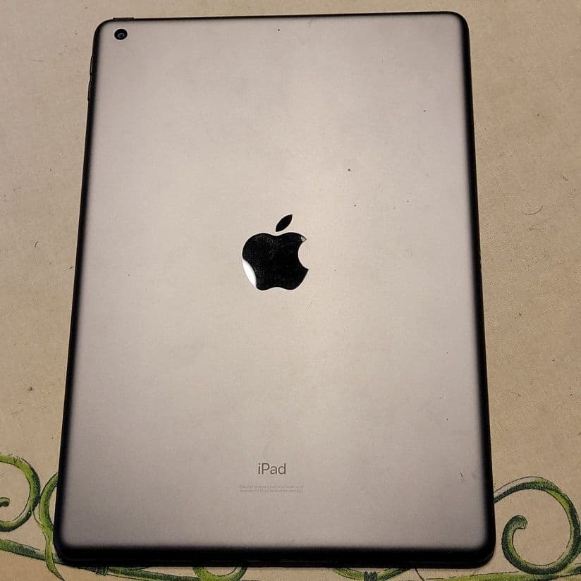 iPad 第8世代 WiFi 128GB 10.2インチ スペースグレ