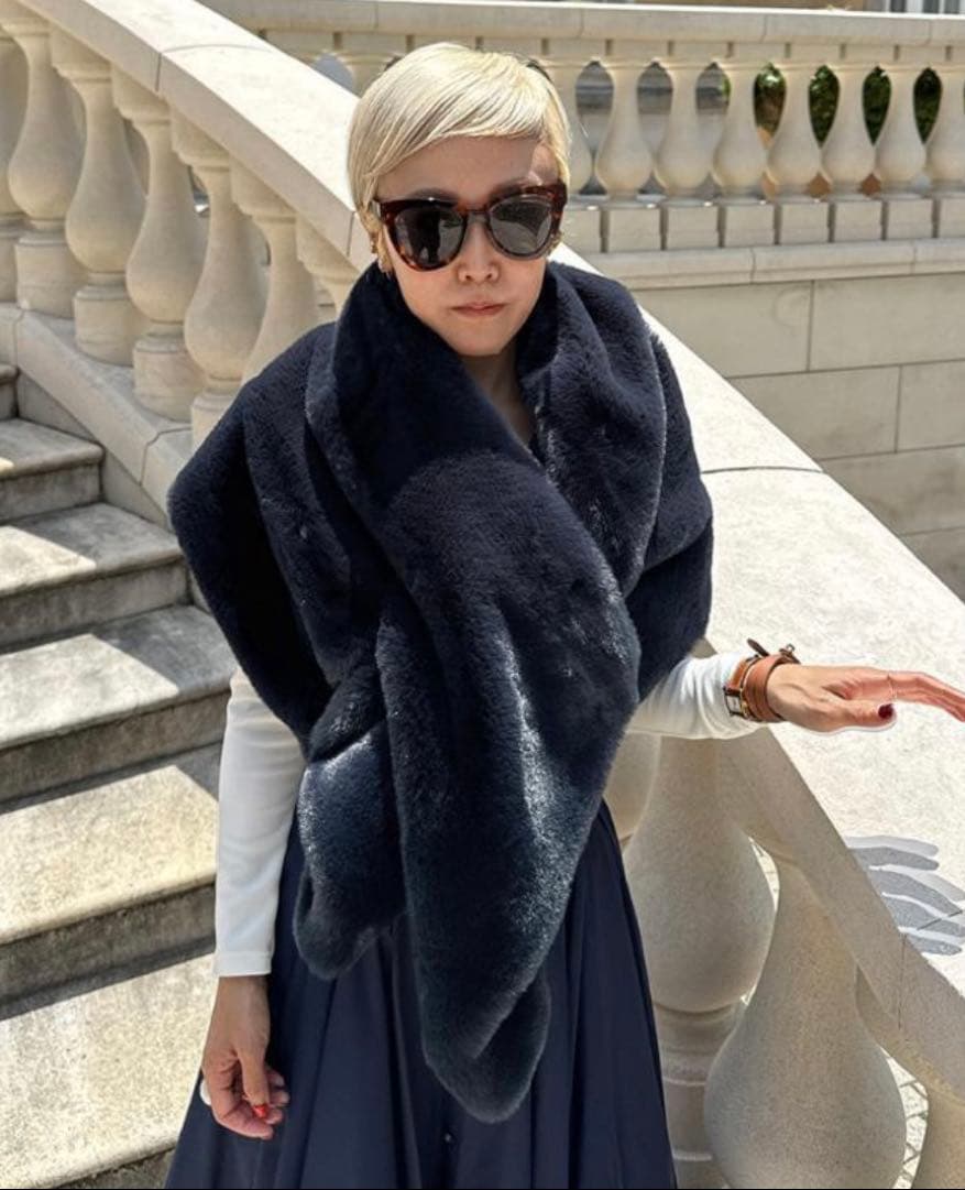 新品未使用　タグ付きJENNE リッチボリュームファーケープ ネイビー