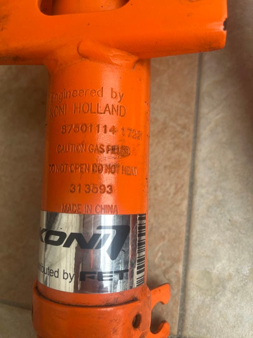 ポロ6RアウディA1 KONI ショックアブソーバー 4本セット