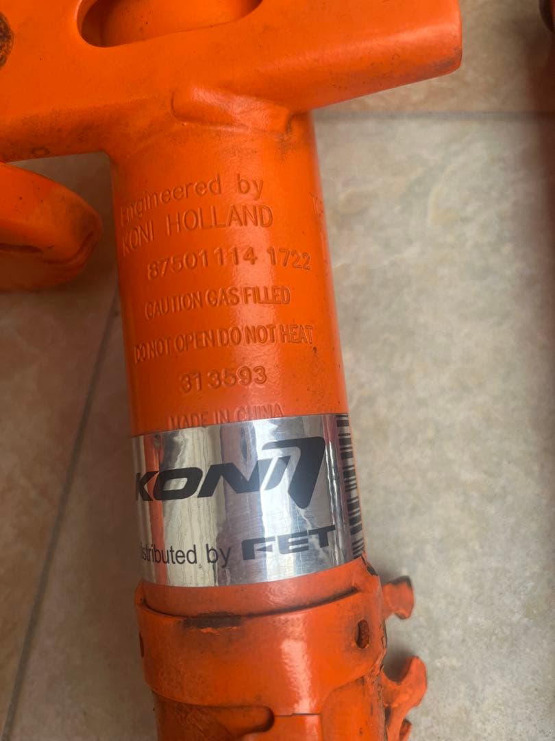 ポロ6RアウディA1 KONI ショックアブソーバー 4本セット