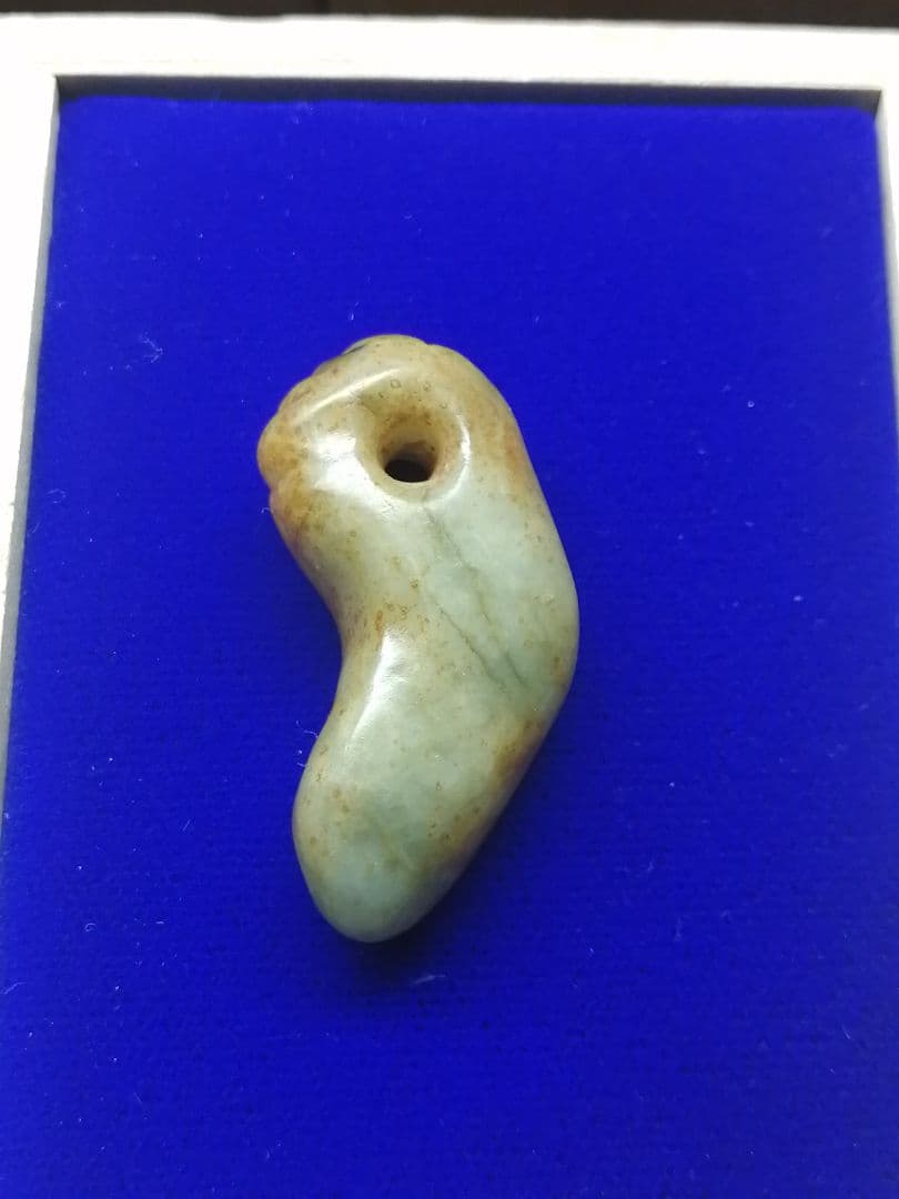★縄文期『古代翡翠勾玉』出土品　4.2cm 埋蔵文化財　本物の『古代翡翠』です