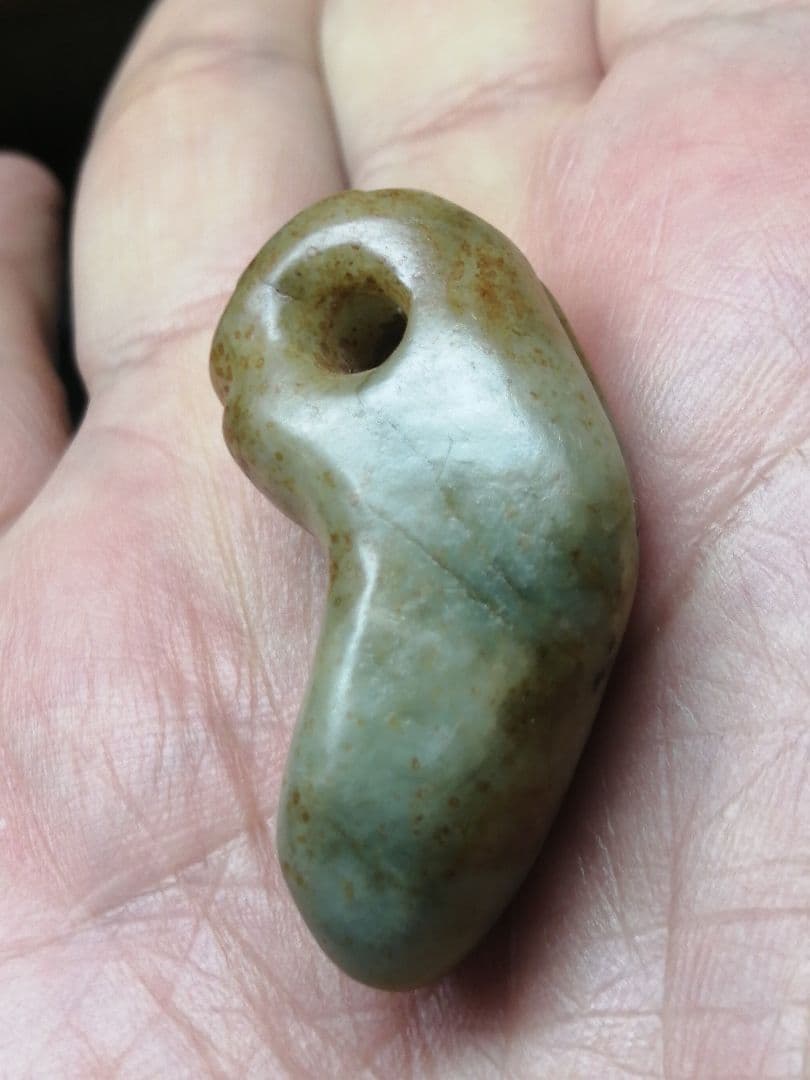 ★縄文期『古代翡翠勾玉』出土品　4.2cm 埋蔵文化財　本物の『古代翡翠』です