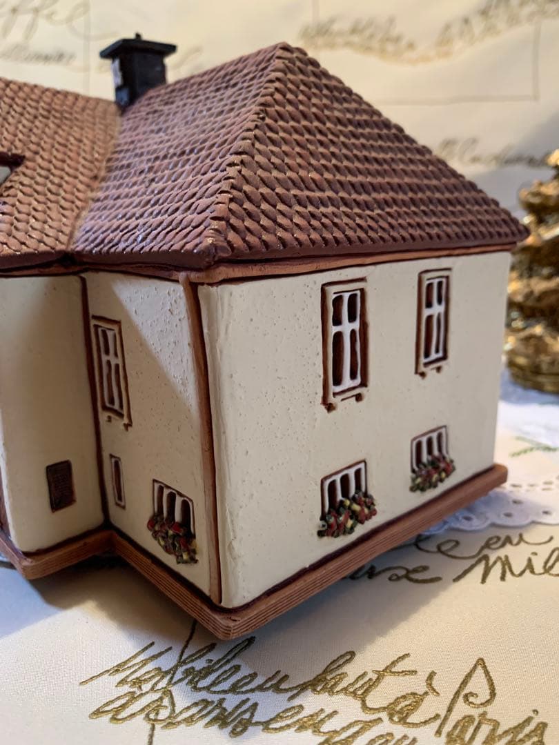 ドイツ製　置物　レアな大型の未使用の陶器のキャンドルハウス細かく作られて可愛い！