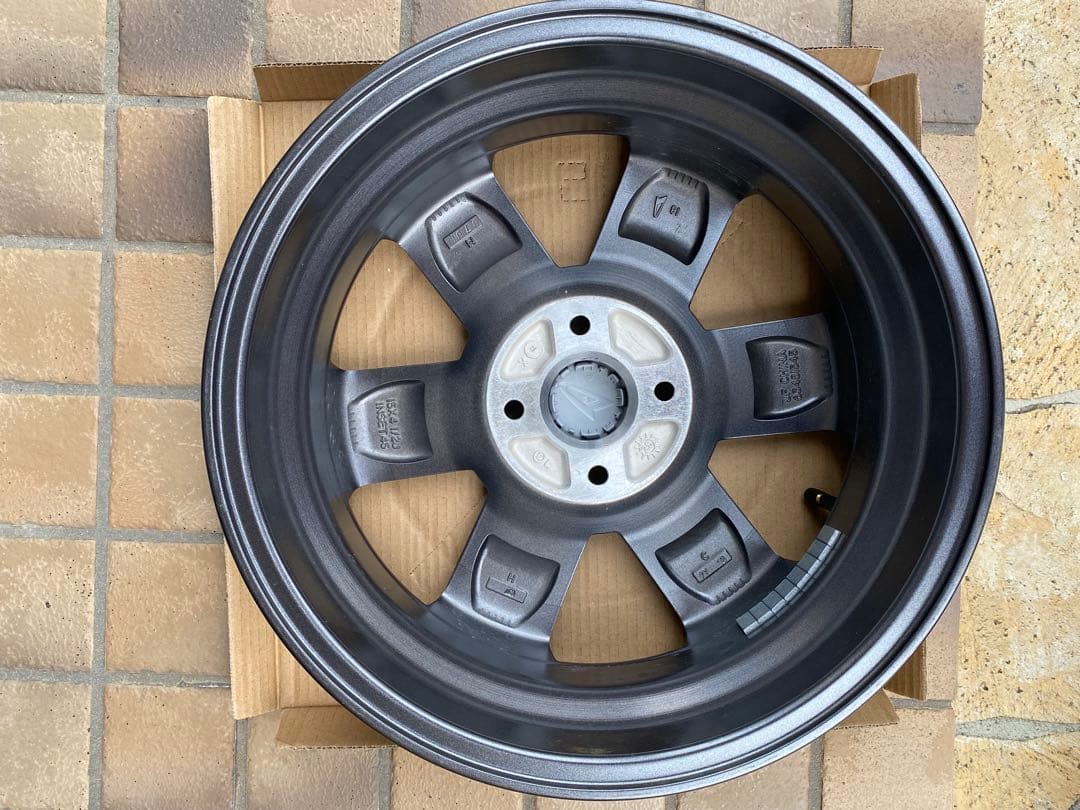 ダイハツ　タフト新車外しダークグレー アルミホ4本セット
