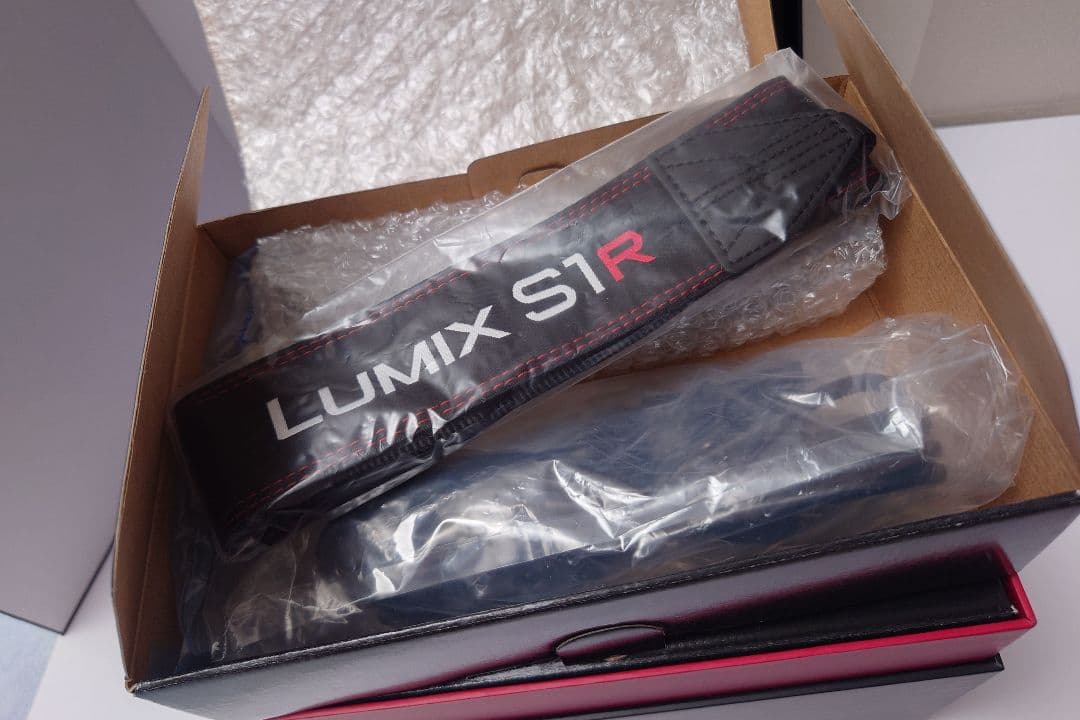 lumix s1r ボディ（日本仕様）　箱付属品あり美品