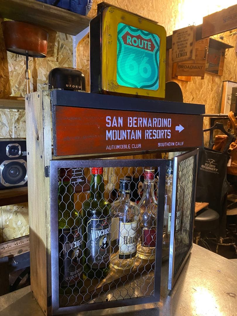 照明付き　収納棚　アメリカン　ROUTE66