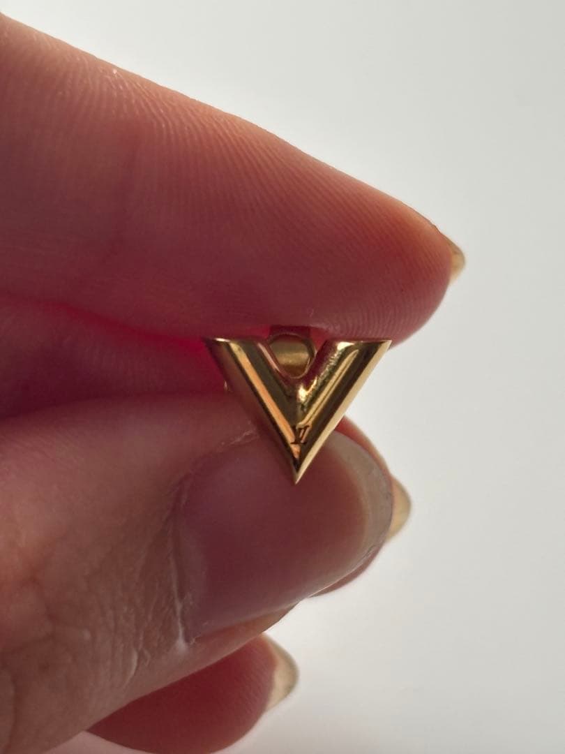 ルイ・ヴィトン ピアス・エセンシャル V ゴールド ピアス片方 M68153