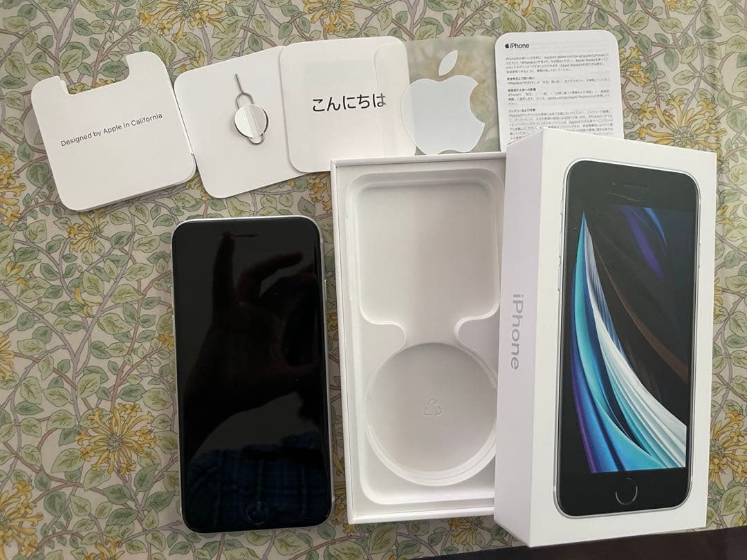 Apple iPhone SE 第3世代　ホワイト 64GB SIMフリー
