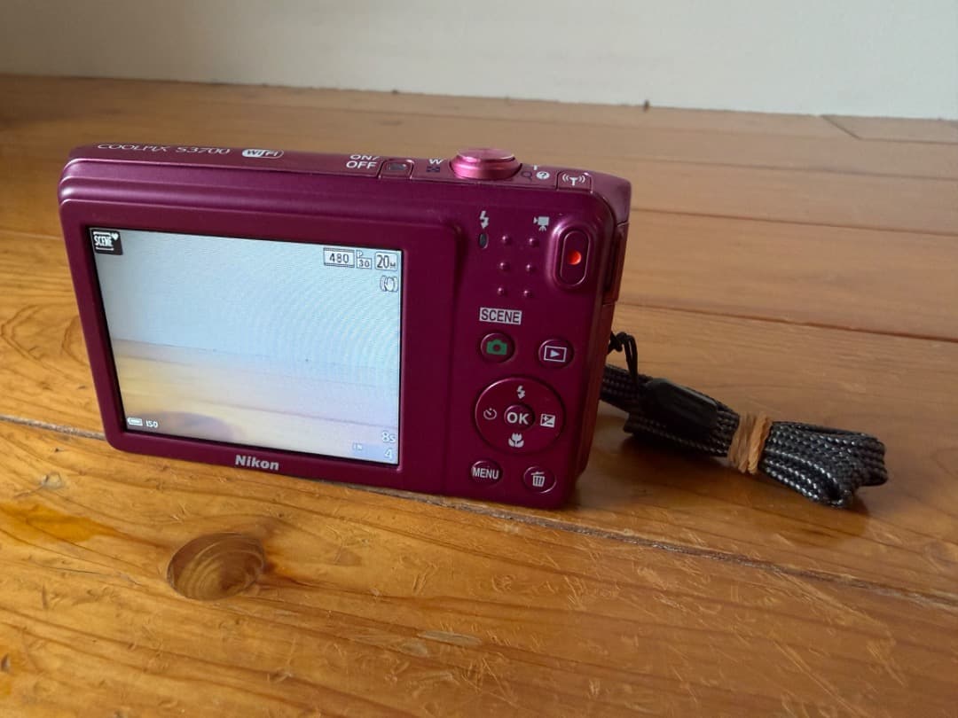 【美品】 Nikon COOLPIX S3700 ニコン ピンク Wi-Fi