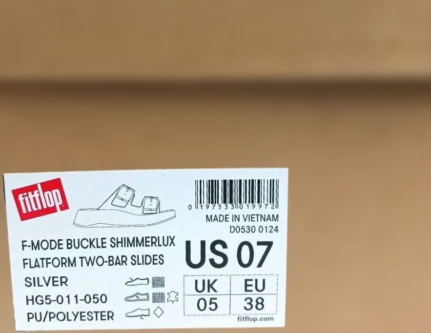 新品フイットフロップfitflopレディースサンダル24cm　訳有り品です。