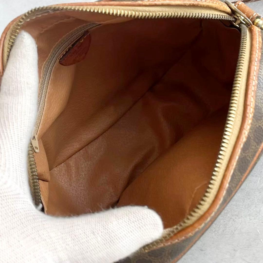 美品✨セリーヌ ショルダーバッグ マカダム ベルト ゴールド金具 レザー