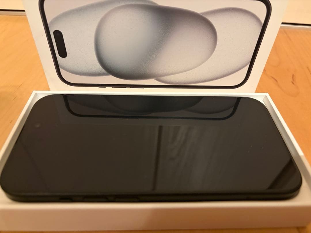 iPhone 15 ブラック128GB