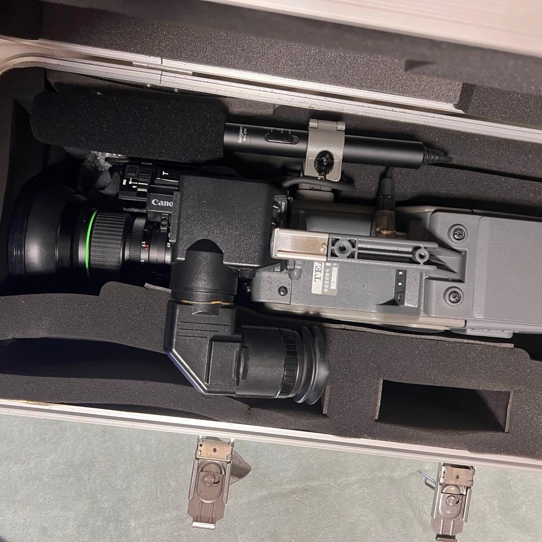 ビデオカメラIkegami HC-300、 82CL-UP1300Hケース鍵付き