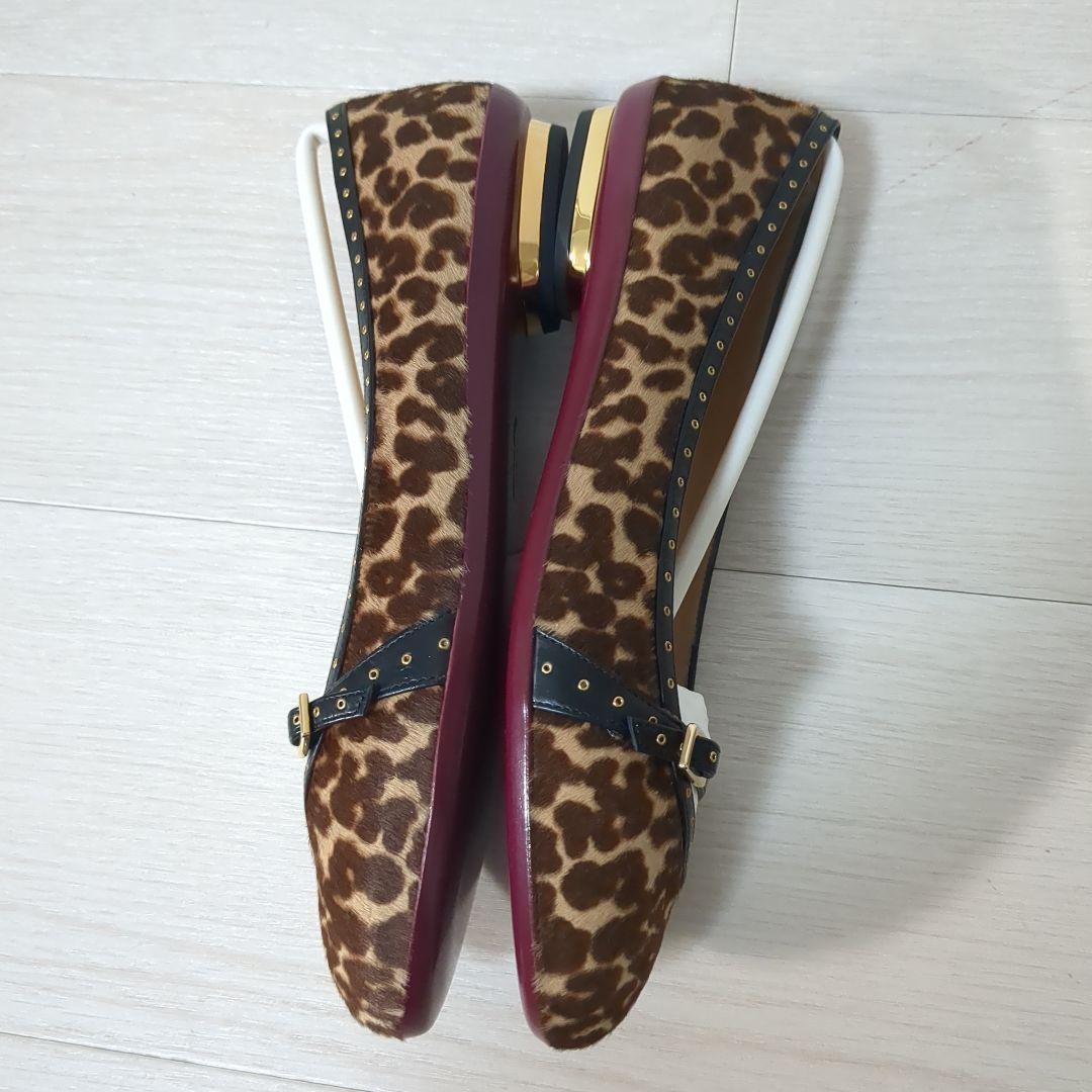 新品 フェラガモ レオパード柄 フラットシューズ 8