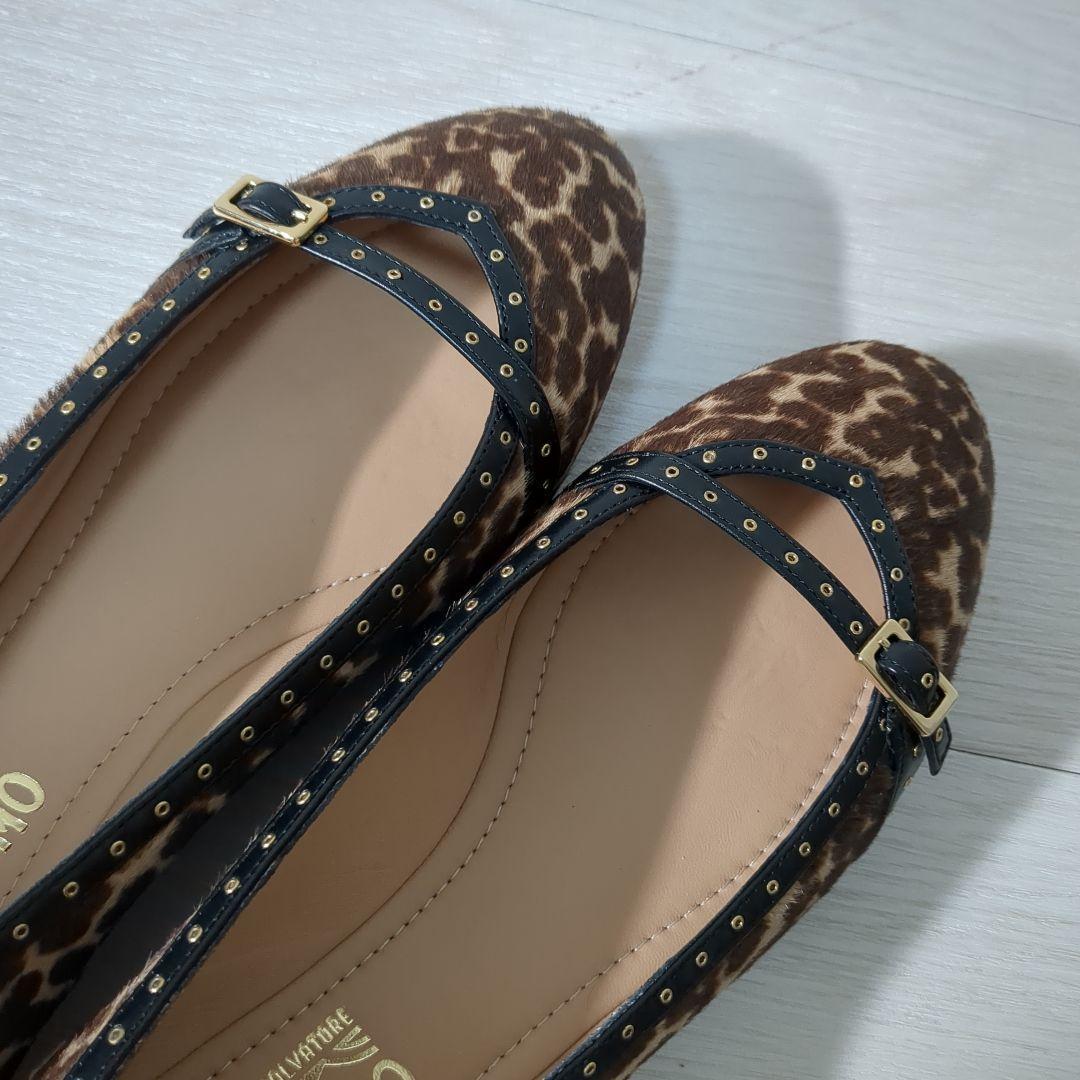 新品 フェラガモ レオパード柄 フラットシューズ 8