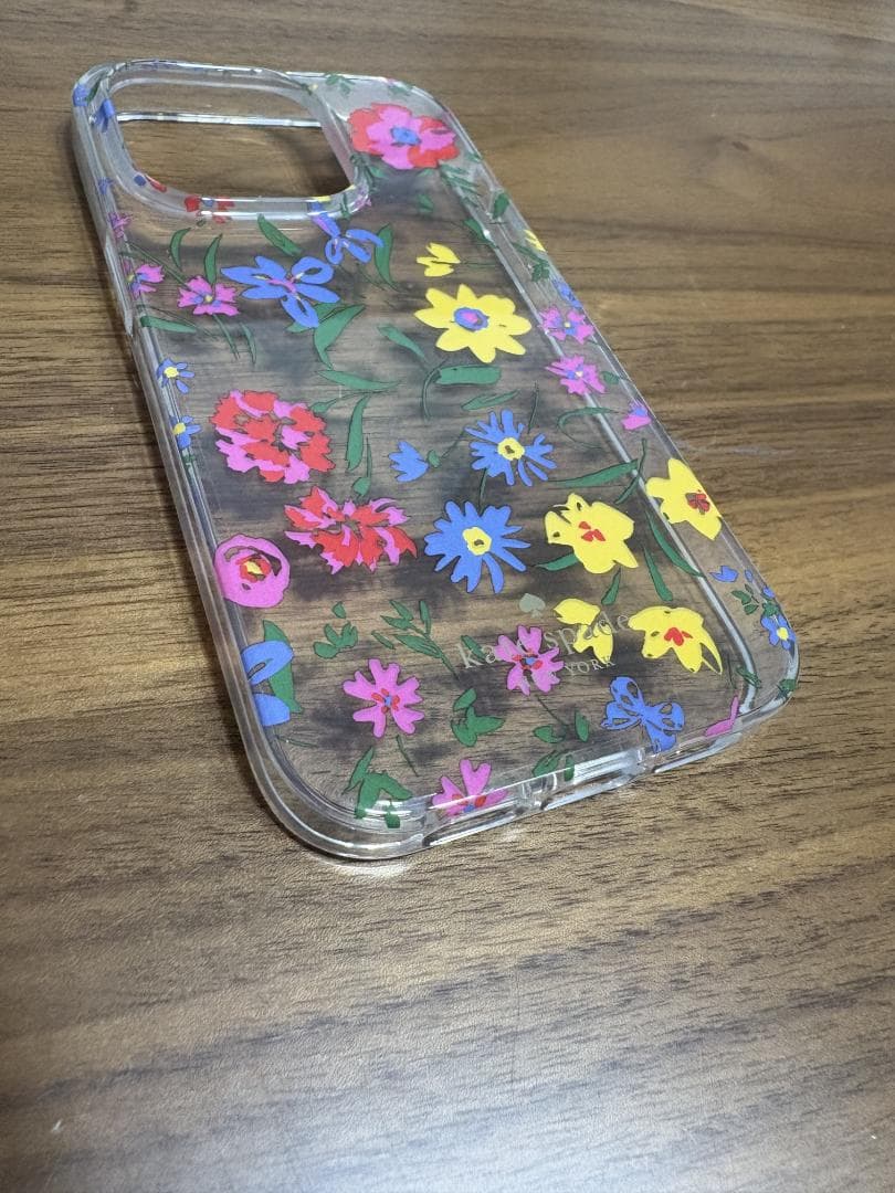 KATE SPADE iPhone14Pro対応ケース クリームマルチKB612