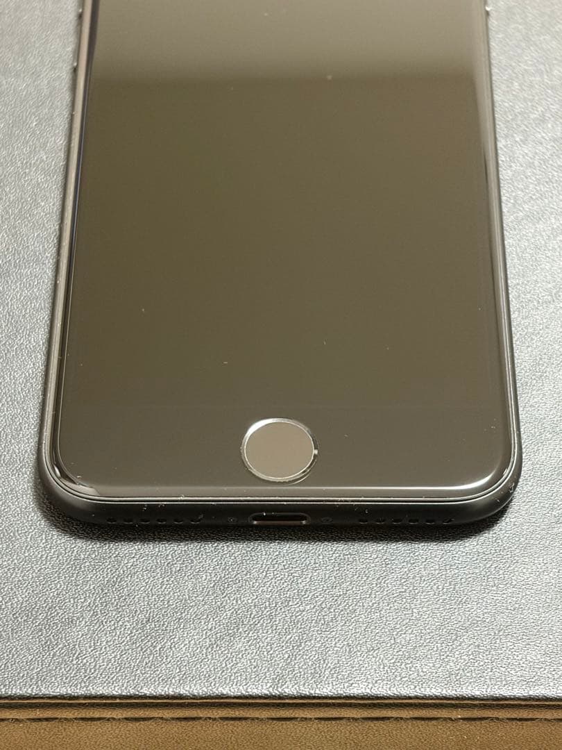 美品　iPhone SE 第二世代　③