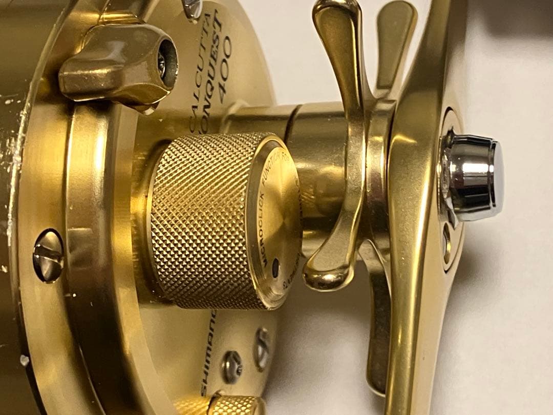 シマノ01カルカッタコンクエスト 400 RH444 ベイトリール 右ハンドル